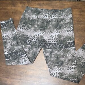 LuLaRoe Womens Leggings in Black and Gray Pattern